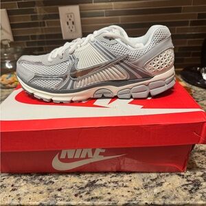 Nike Zoom Vomero 5 Metallic Silver